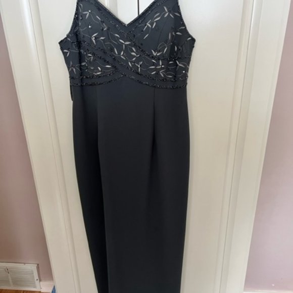 Labelle Mother of the groom wedding gown Size 6 - Picture 3 of 3